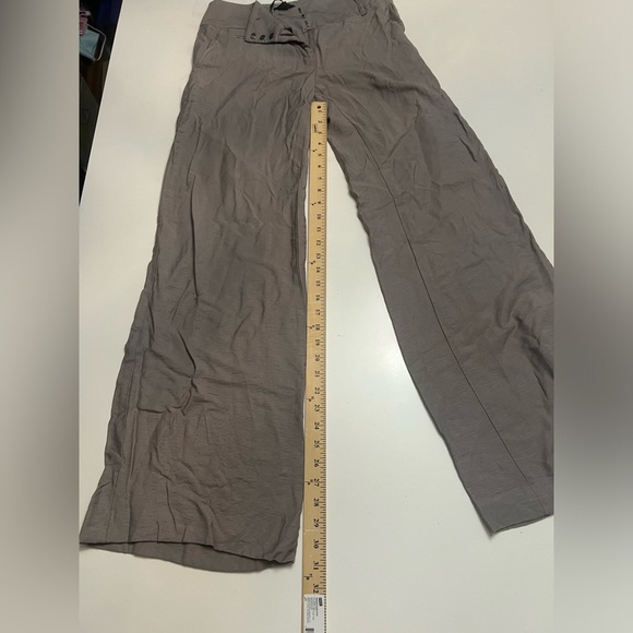 BCBG MaxAzrie pants, size 4 - Picture 5 of 5